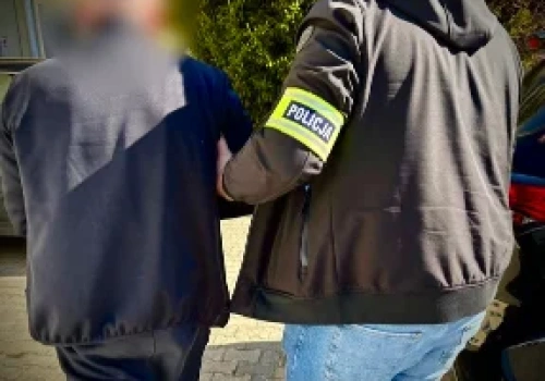 „Tajny agent” w rękach policji. Okradł seniora z 40 tysięcy, wpadł podczas obławy w Łodzi!