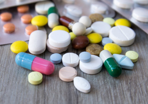 Lekomaty wkraczają do Polski. Domowe apteczki przestaną być tykającą bombą