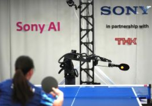 Ace ogrywa mistrzów ping ponga. Jest robotem