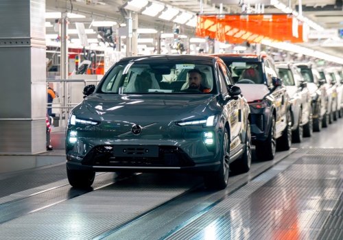 Volvo EX60 wchodzi do produkcji. Nowy elektryczny SUV zmienia strategię marki