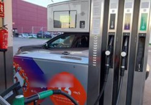 Rząd wykluczył jedno paliwo. Specjalnie. Cena nie spadła