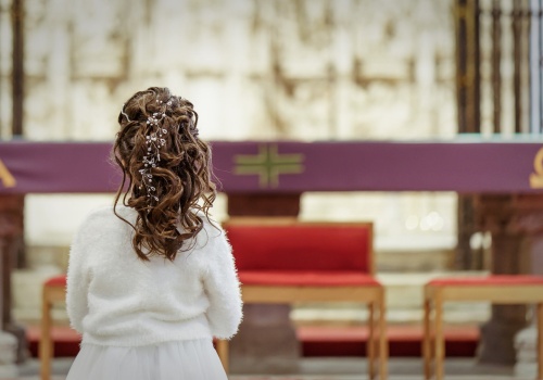 Pierwsza komunia to jeszcze sakrament czy już tylko impreza dla prezentów? 