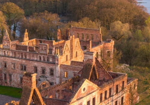 Opuszczony gigant nad Odrą. W regionie krążą o nim mroczne legendy