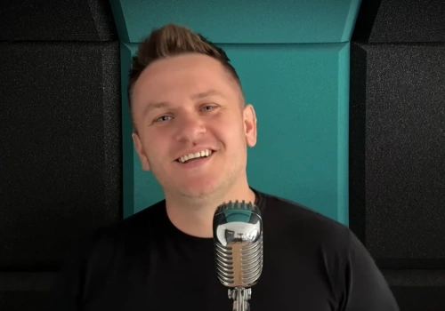 Arek Kopaczewski odświeża wielki hit „Ta dziewczyna była inna