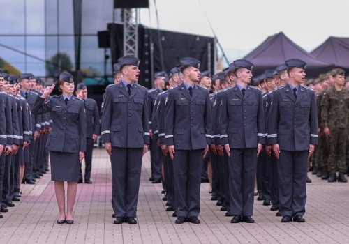 Pierwszy etap pilotażowego kursu dla podoficerów na pilotów śmigłowców w LAW