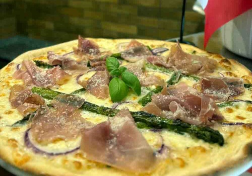 Zielona Góra. Odkryj i spróbuj sezonową pizzę ze szparagami z Pizzerii Roma (RECENZJA)