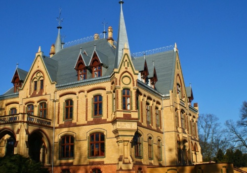 Niesamowita historia i architektura. Co zobaczyć w pałacu w Większycach?