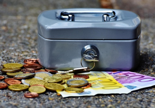 Unia z nowymi limitami. Od lata 2027 regulowanie transakcji gotówką będzie ograniczone