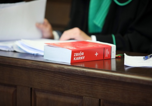 Oszukali mieszkankę Olsztyna na 100 tys. zł. Grupa fałszywych pracowników banku z wyrokami