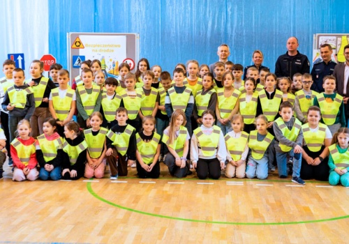 Przeszło 3 tysiące kamizelek odblaskowych dla uczniów