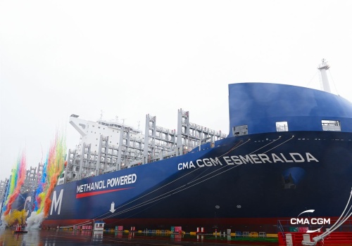 CMA CGM na drodze ku zerowej emisji netto. Francuski przewoźnik chwali się nowym, niskoemisyjnym kontenerowcem