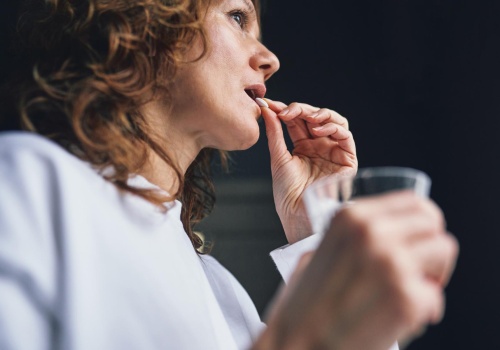 4 suplementy, których nie powinno się łykać razem. Tworzą niekorzystne połączenia – lepiej brać je w odstępach czasu