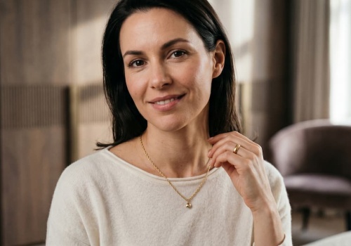 Złota nić intymności – dlaczego klasyczny łańcuszek jest najważniejszą rzeczą, jaką założysz na siebie tego ranka