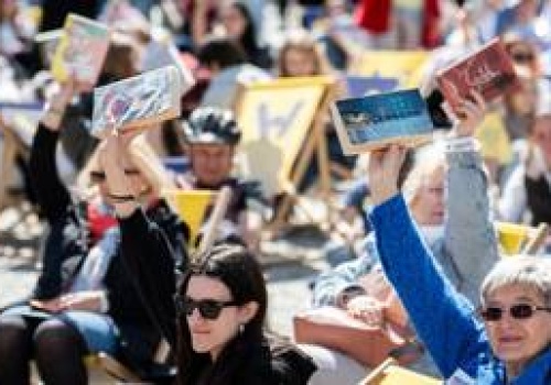 796 osób z książką w jednym czasie i jednym miejscu. Czytelniczy Rekord Wrocławia ustanowiony!