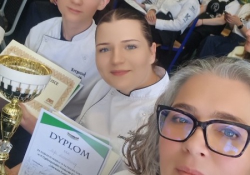 Potrójne podium dla młodych kucharzy z ZSE-U w Żychlinie