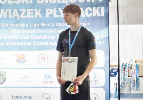 8 medali nyskich pływaków