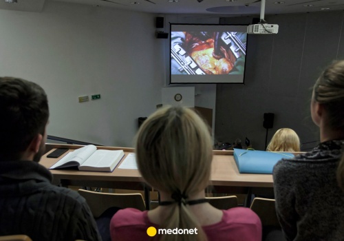 Tak wygląda studiowanie medycyny w Polsce od środka. Bezsenne noce, używki i giełda materiałów