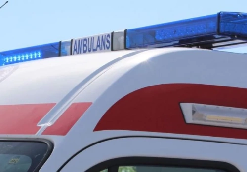 Nieprzytomny nastolatek leżał na jezdni. Trafił do szpitala w Ciechanowie