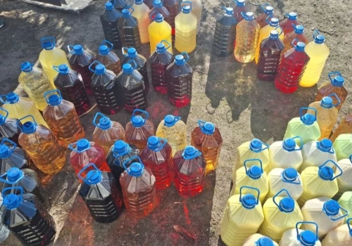 Ponad 450 litrów nielegalnego alkoholu ujawnionych w stodole