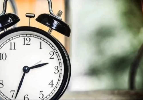 Koniec przestawiania zegarków? Senat rozpatrzy nietypową propozycję