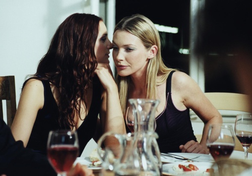 8 faktów o sobie, których lepiej nie mówić innym – nawet przyjaciołom. Ludzi sukcesu otacza aura tajemnicy