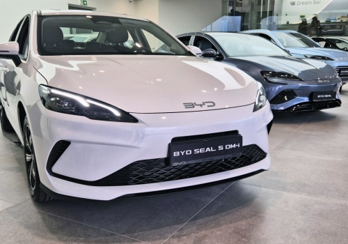 Chińskie marki zalewają Europę. Mają już niemal 10 proc. rynku