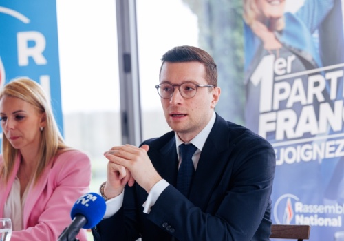 Francuski polityk krytykuje inwestycje w OZE i promuje atom. Europejska prawica chce 
