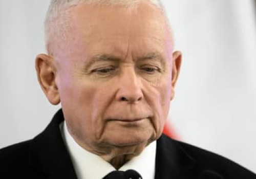 Twardogłowe zakochane nastolatki i diaboliczni harcerze. Media prawicy o kryzysie w PiS