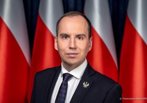 Adam Andruszkiewicz oskarżony ws. fałszerstwa. Pisowskie tłumaczenia