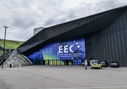 Inwestor planował tu budowę centrum handlowego. Centrum powstało, ale międzynarodowe i kongresowe