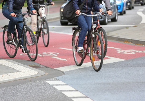 Nie uwierzycie, co oznacza ten ruch ręką. Kierowcy często reagują za późno