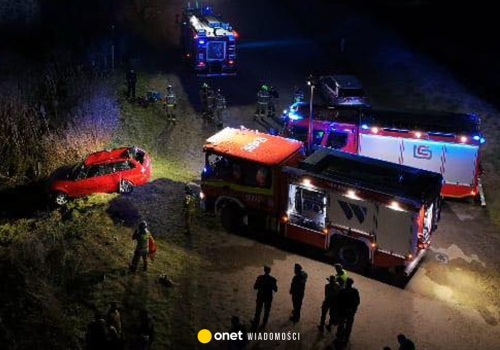 Dramatyczny wypadek. Samochód wpadł do wody. W środku były cztery osoby