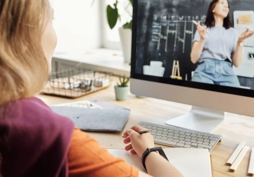 Będzie zakaz egzaminów online? „MEN walczy z objawem, nie z chorobą”