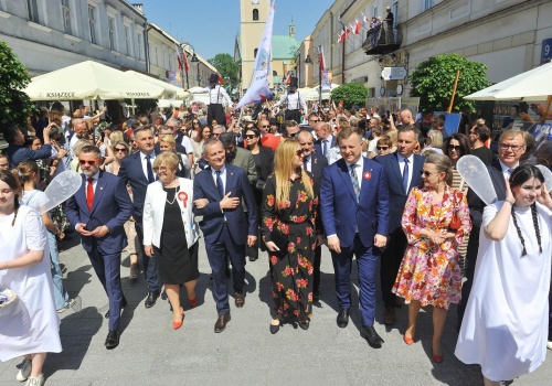 Rzeszów świętuje 3 maja! Barwny korowód, rycerze w fosie i wielki koncert na Rynku