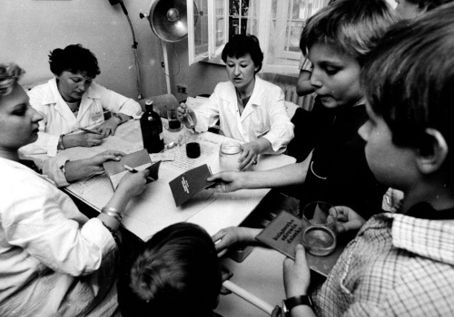 „Społeczeństwo zachowało się bardziej racjonalnie niż w czasach COVID-u”. 40 lat temu Polacy masowo pili płyn Lugola