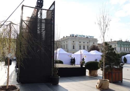 Przed Galerią Krakowską stanęło plenerowe kino