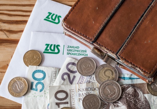ZUS: Pieniądze leżą i czekają. Miliony złotych, o których Polacy nie mają pojęcia