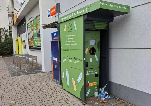 System kaucyjny w Biedronce. Sieć wzięła wielki kredyt na siedem lat