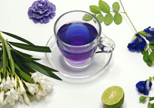 Butterfly Pea Tea hitem TikToka. Ten niezwykły napar może pomóc Ci ze stresem