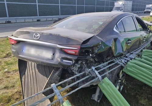 Chciał ominąć przeszkodę, zderzył się z ciężarówką