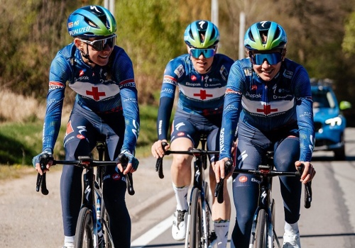 AG Insurance – Soudal Team ze specjalnymi strojami w ramach społecznej kampanii