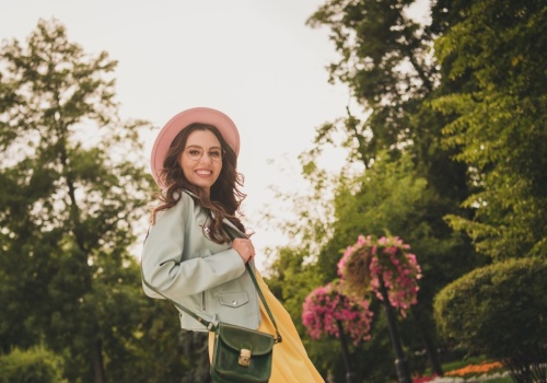 Ten kolor nie wychodzi z mody. Wiosną warto mieć go w szafie