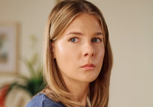 Na Wspólnej: streszczenie odcinków 4201-4204. Junior nakryje Elizę z trenerem