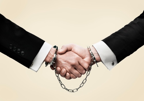 Reguła wzajemności – tę metodę manipulacji stosują ludzie chcący cię wykorzystać. Jak nie ulec szantażowi?