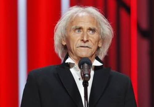 Od lat nie zmienia fryzury. Nie zgadniecie, dlaczego