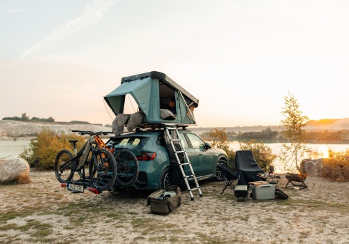 Namiot dachowy, który zamienia się w salon. Thule prezentuje płaski model Widesky