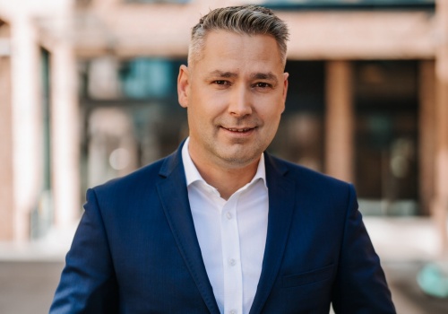 Paliwo drożeje, leasing przyspiesza, a marki z Chin rosną. Tak Polacy przeliczają dziś zakup auta 