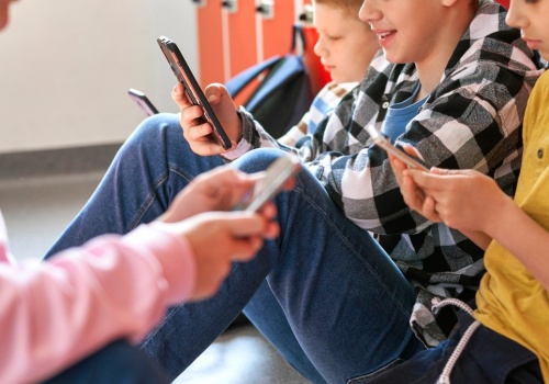 Rewolucja w szkołach i zakaz smartfonów? Polacy są jednomyślni