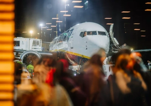 Wściekli pasażerowie Ryanair wtargnęli na płytę. Chcieli zablokować start