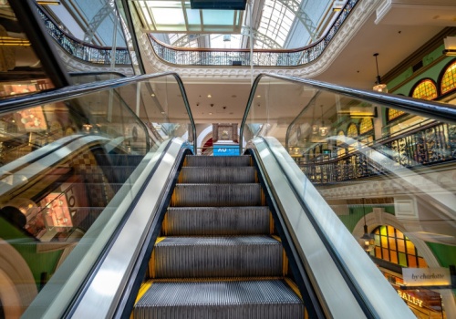 Wielka transakcja z Auchan w tle. Znane polskie centra handlowe zmieniają właściciela